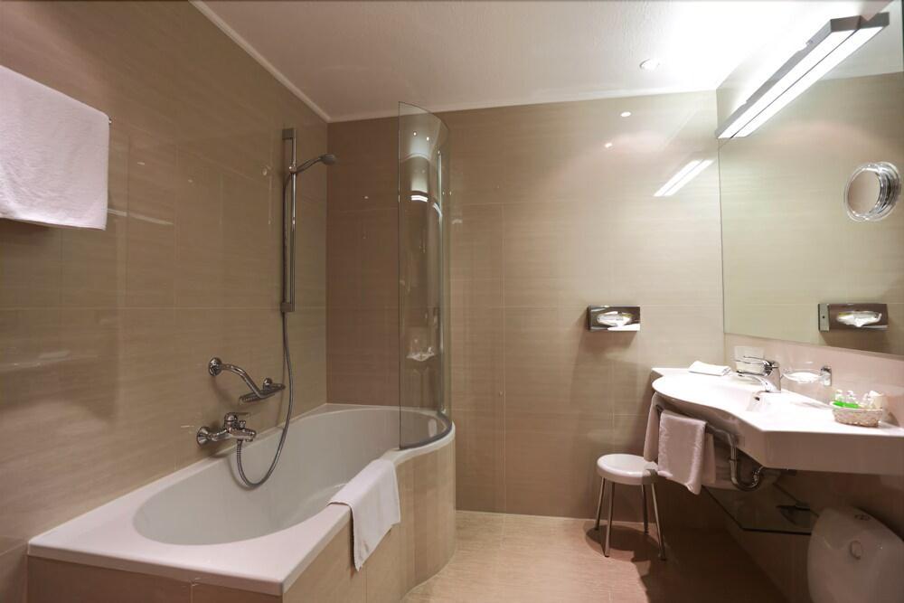 Promenada Romantic Hotel カルロヴィ・ヴァリ エクステリア 写真