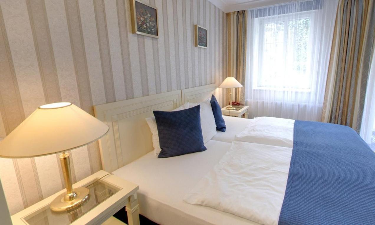 Promenada Romantic Hotel カルロヴィ・ヴァリ エクステリア 写真