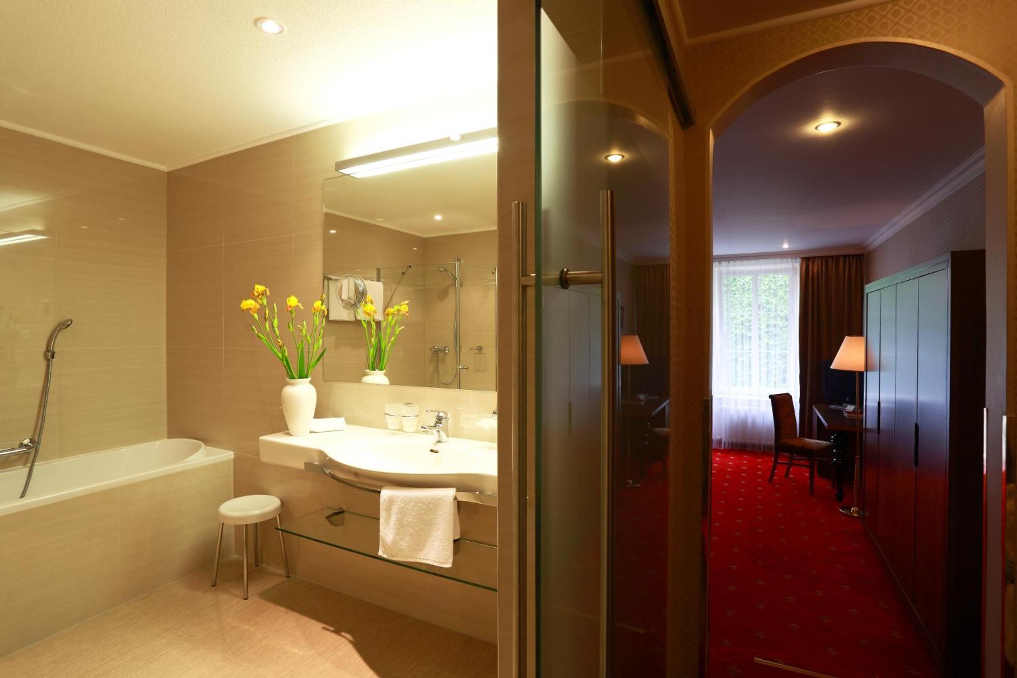 Promenada Romantic Hotel カルロヴィ・ヴァリ エクステリア 写真