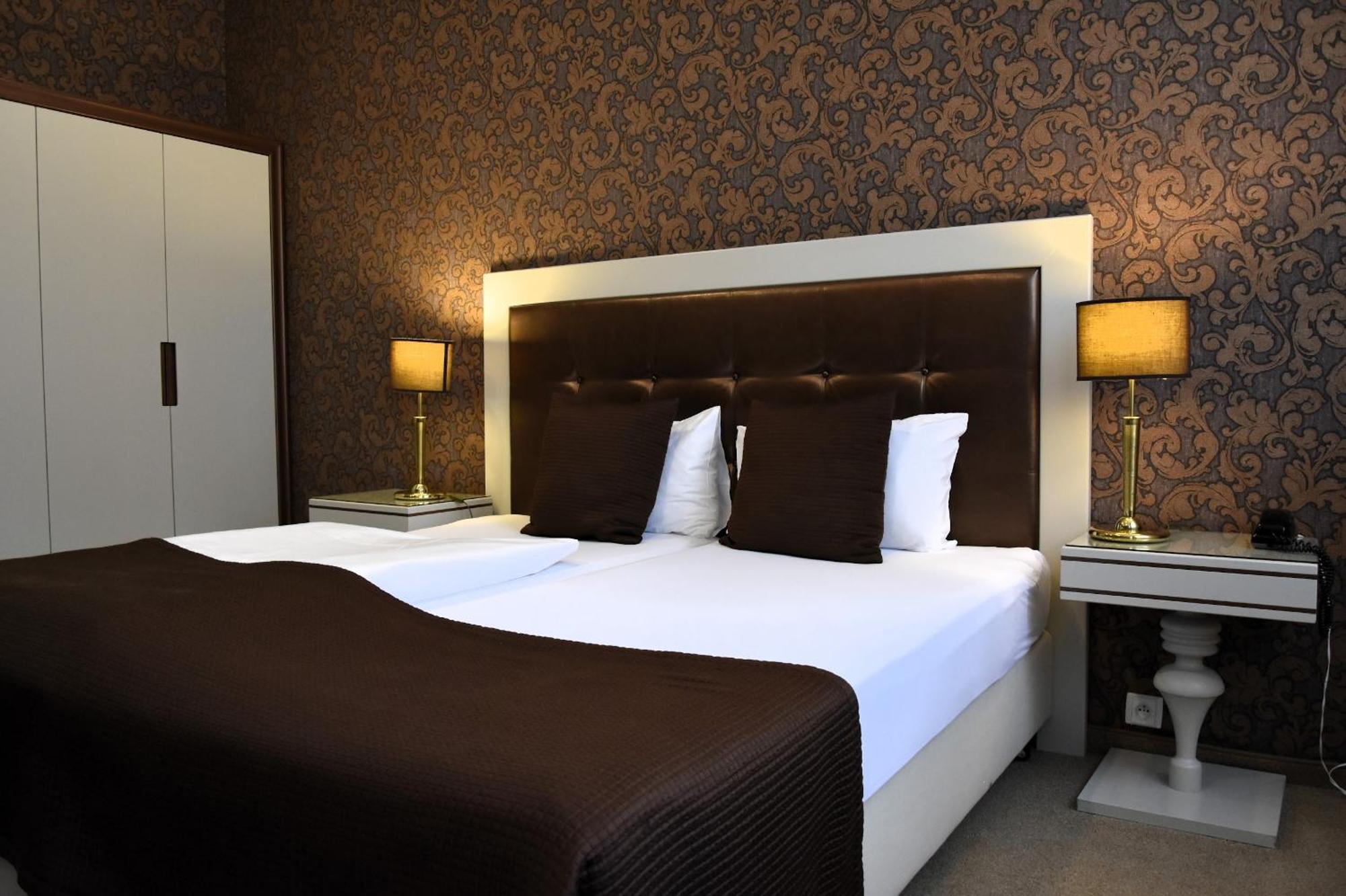 Promenada Romantic Hotel カルロヴィ・ヴァリ エクステリア 写真