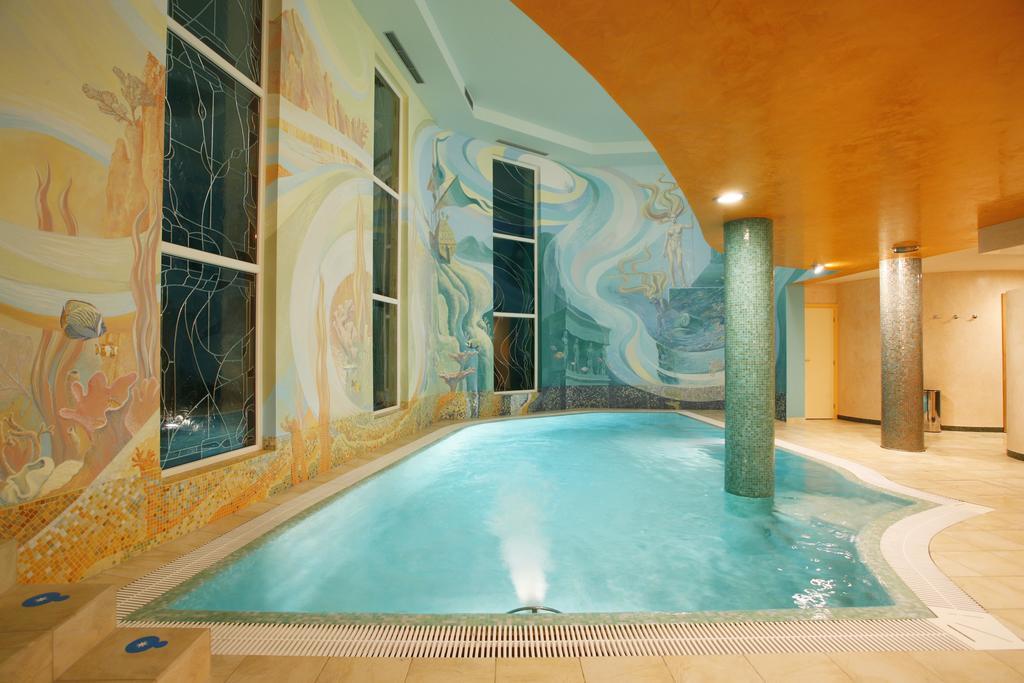 Promenada Romantic Hotel カルロヴィ・ヴァリ エクステリア 写真