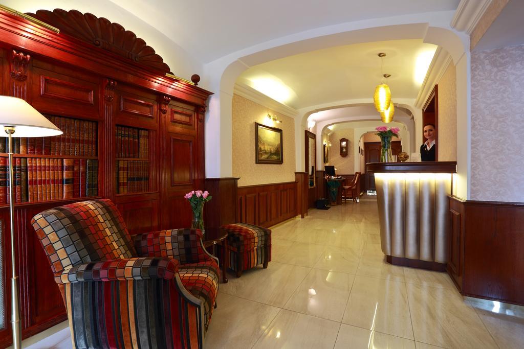 Promenada Romantic Hotel カルロヴィ・ヴァリ エクステリア 写真