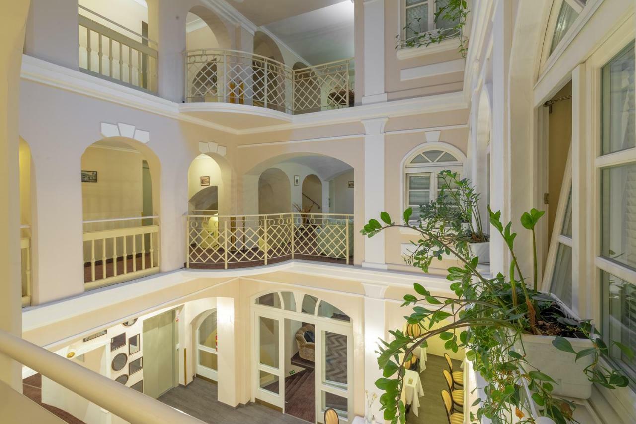Promenada Romantic Hotel カルロヴィ・ヴァリ エクステリア 写真