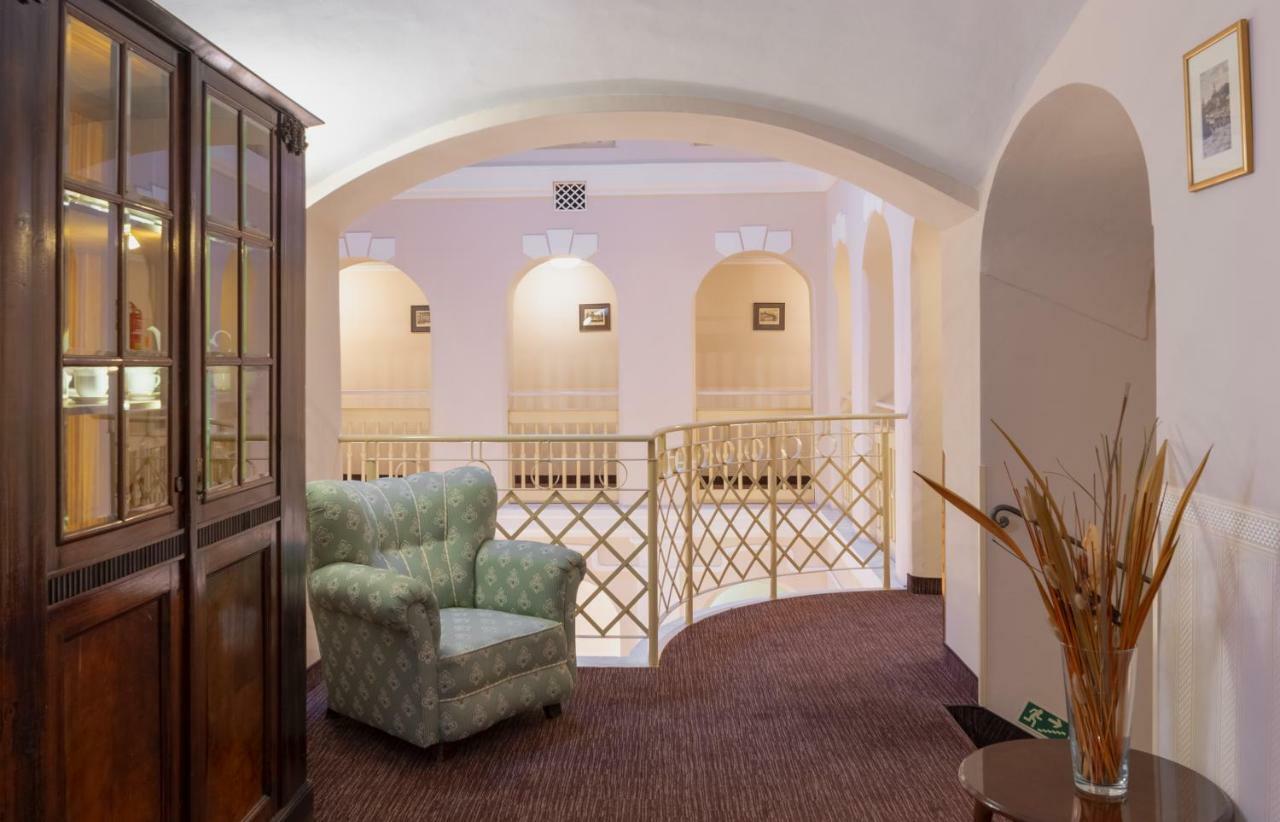 Promenada Romantic Hotel カルロヴィ・ヴァリ エクステリア 写真