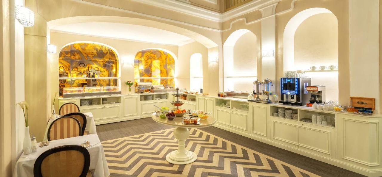 Promenada Romantic Hotel カルロヴィ・ヴァリ エクステリア 写真