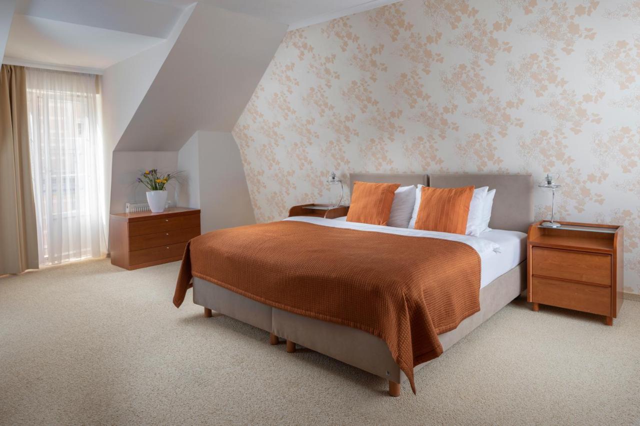 Promenada Romantic Hotel カルロヴィ・ヴァリ エクステリア 写真
