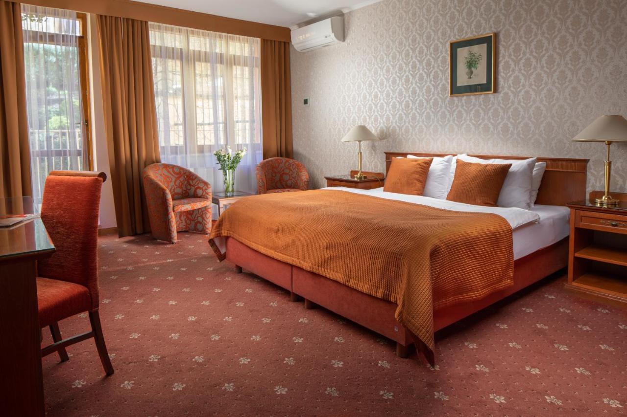 Promenada Romantic Hotel カルロヴィ・ヴァリ エクステリア 写真